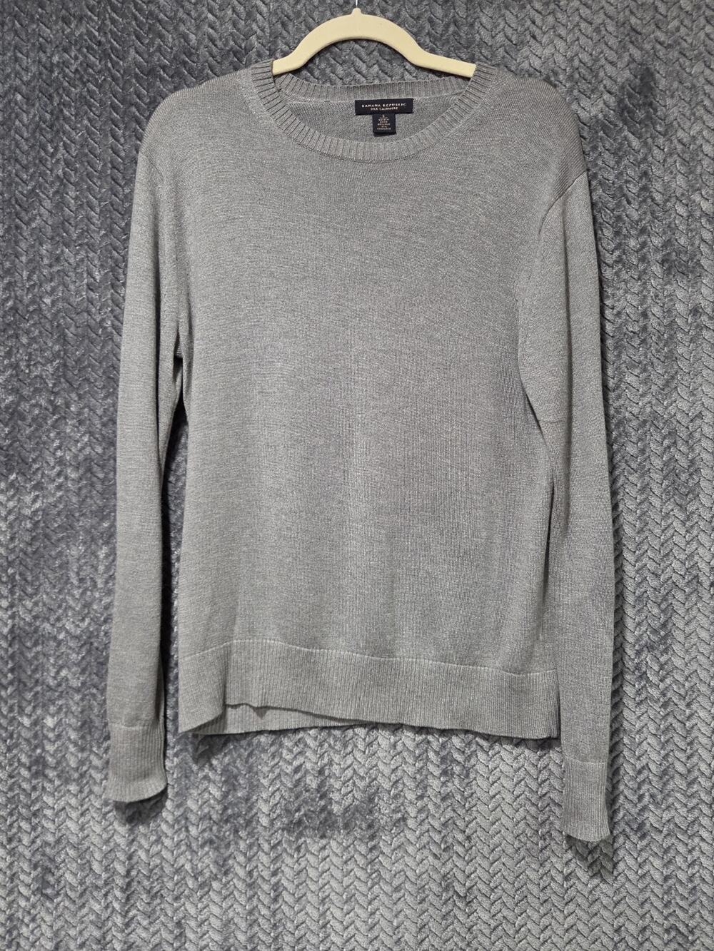 Banana Republic Lightweight Grey Sweater Size S Silk Cashmere Long Sleeve Chic